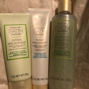Mary Kay satin hands pampering set